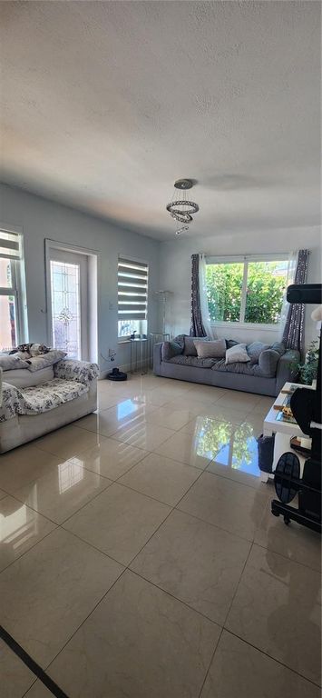 802 E 30th St, Hialeah, FL 33013