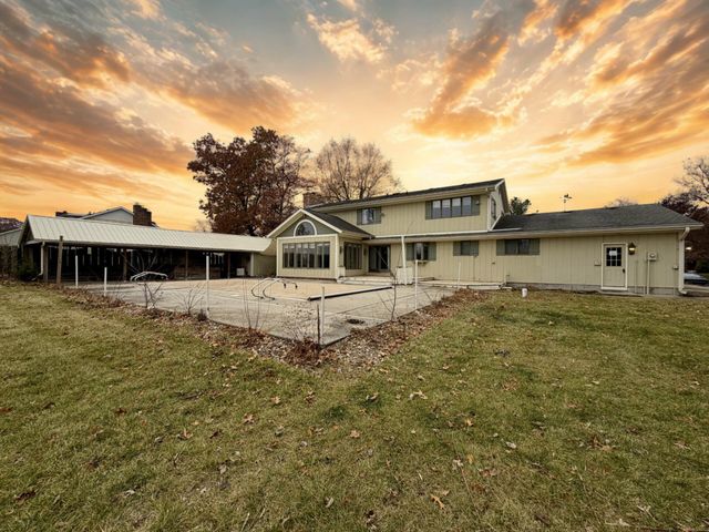 10859 Bunker Drive, Demotte, IN 46310