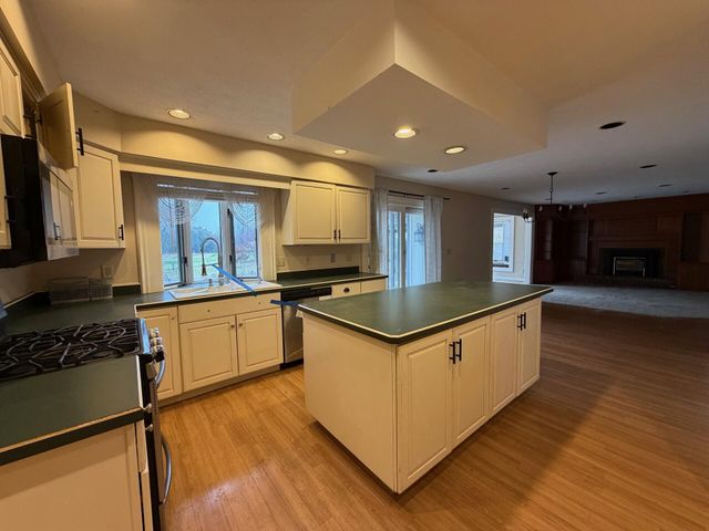 10859 Bunker Drive, Demotte, IN 46310