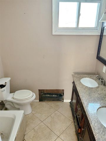 3186 Grand Avenue, Baldwin Harbor, NY 11510