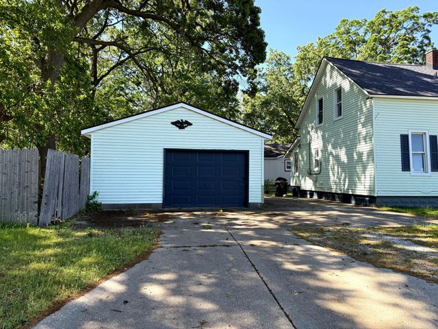 1872 Commerce Street, Muskegon, MI 49441
