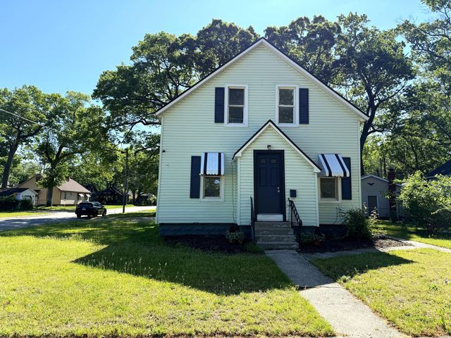 1872 Commerce Street, Muskegon, MI 49441
