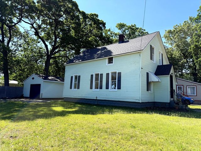 1872 Commerce Street, Muskegon, MI 49441