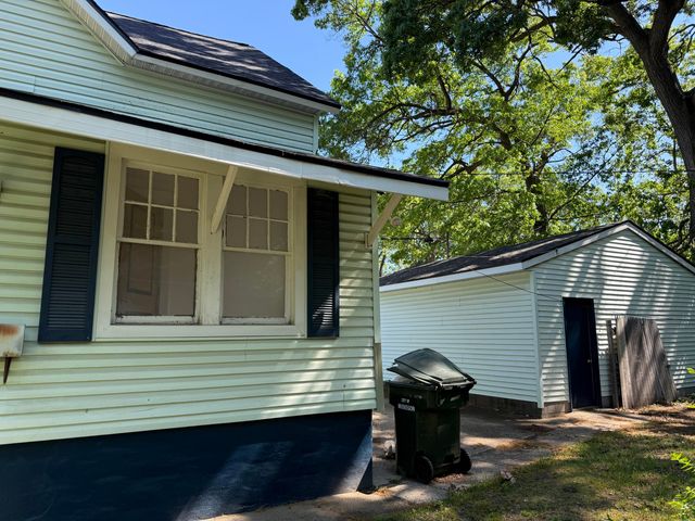 1872 Commerce Street, Muskegon, MI 49441