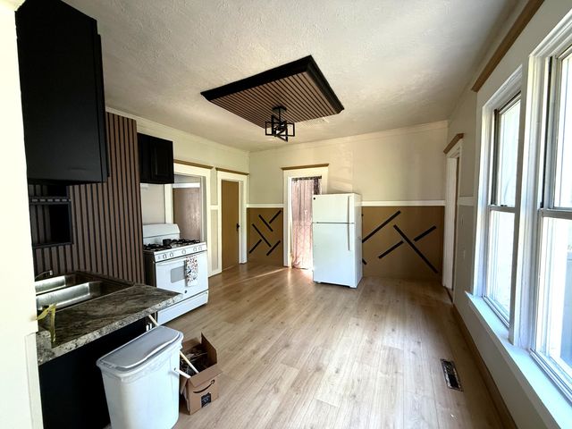 1872 Commerce Street, Muskegon, MI 49441