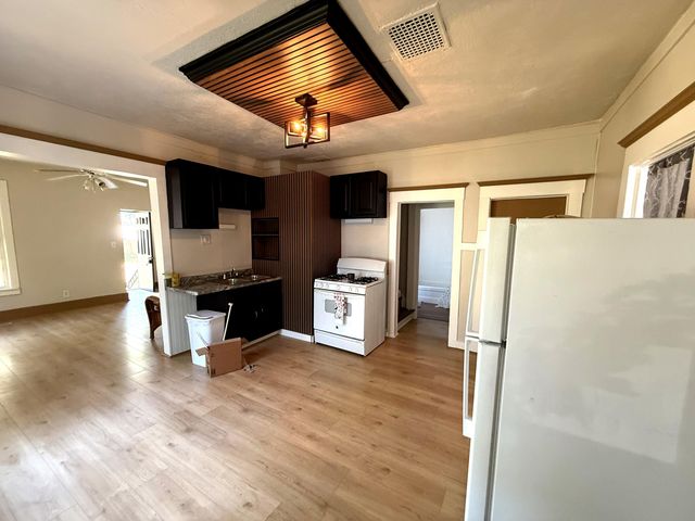 1872 Commerce Street, Muskegon, MI 49441
