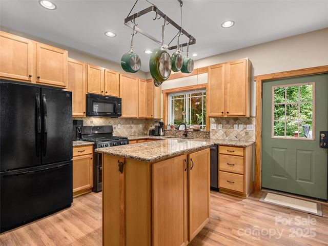 264 Charming Lane, Hendersonville, NC 28792