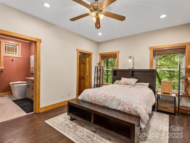 264 Charming Lane, Hendersonville, NC 28792