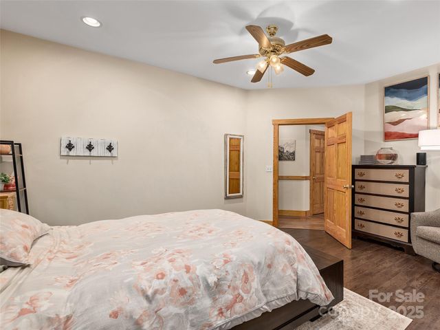 264 Charming Lane, Hendersonville, NC 28792