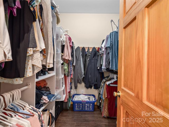 264 Charming Lane, Hendersonville, NC 28792