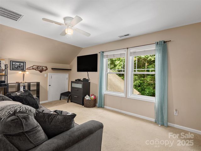 264 Charming Lane, Hendersonville, NC 28792