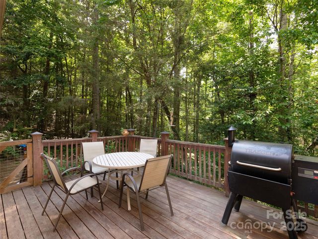 264 Charming Lane, Hendersonville, NC 28792