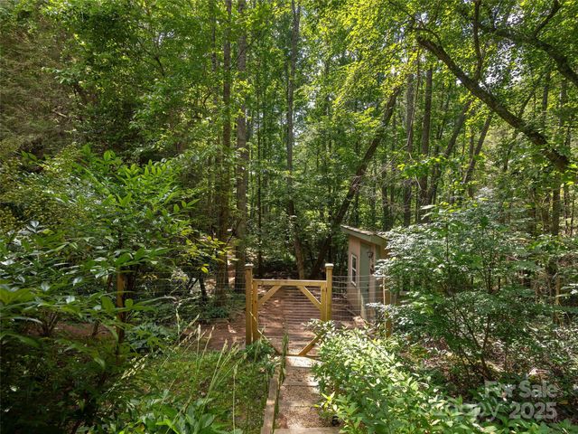 264 Charming Lane, Hendersonville, NC 28792