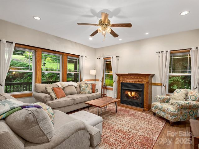 264 Charming Lane, Hendersonville, NC 28792
