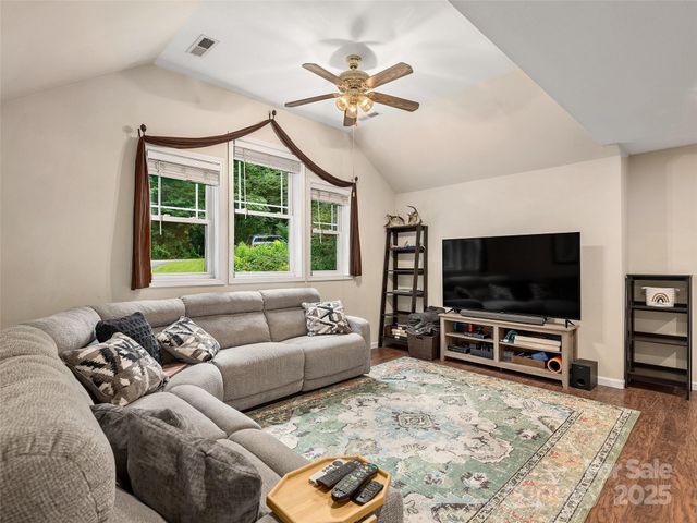 264 Charming Lane, Hendersonville, NC 28792