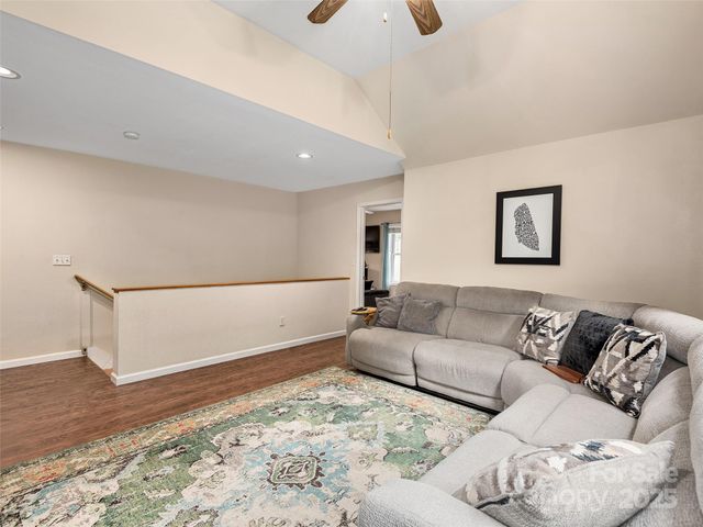 264 Charming Lane, Hendersonville, NC 28792