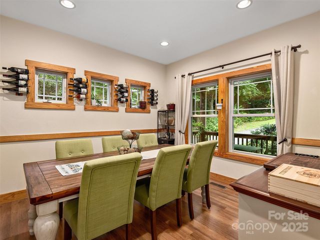 264 Charming Lane, Hendersonville, NC 28792