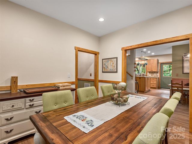 264 Charming Lane, Hendersonville, NC 28792