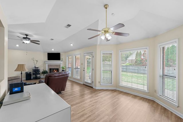 6767 BEAGLE RUN LN, Bartlett, TN 38135