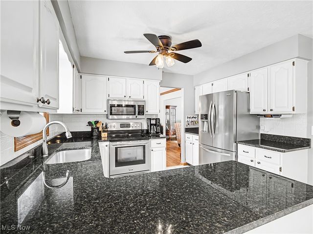 8538 Wedgewood Court, Olmsted Twp, OH 44138