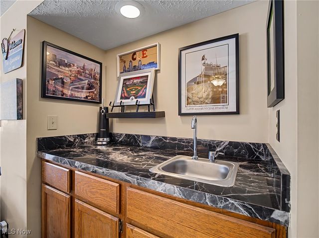 8538 Wedgewood Court, Olmsted Twp, OH 44138