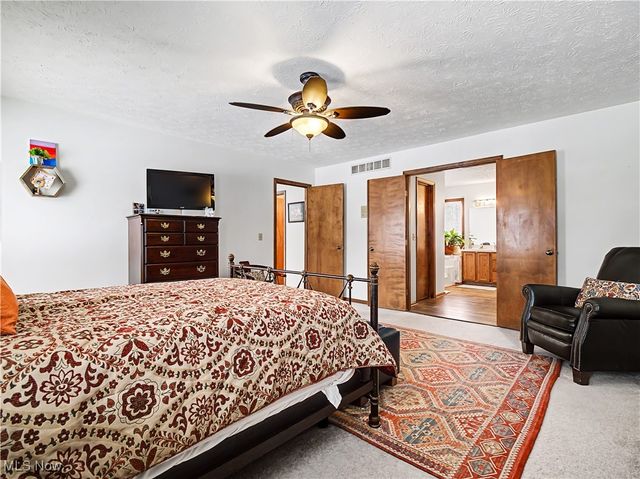 8538 Wedgewood Court, Olmsted Twp, OH 44138