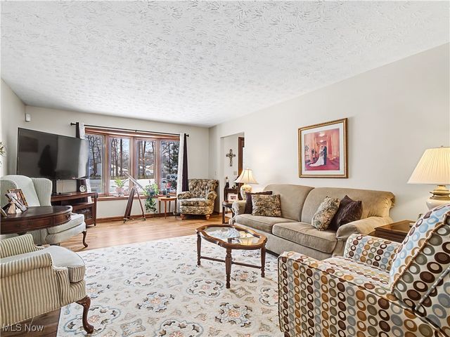 8538 Wedgewood Court, Olmsted Twp, OH 44138