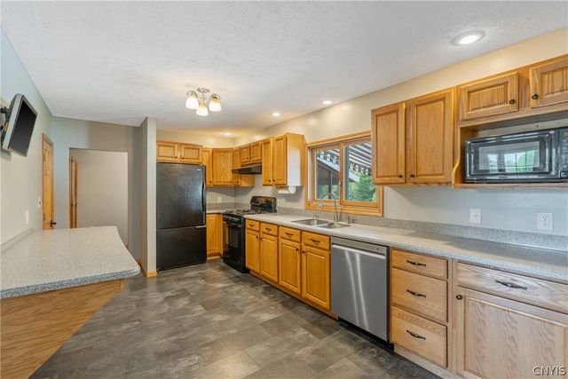 661 County Route 11, West Monroe, NY 13167