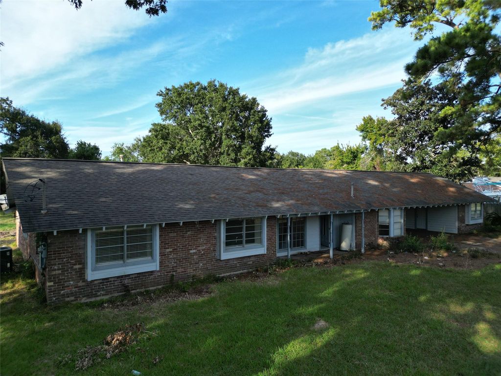 614 Pine Circle, Pasadena, TX 77586