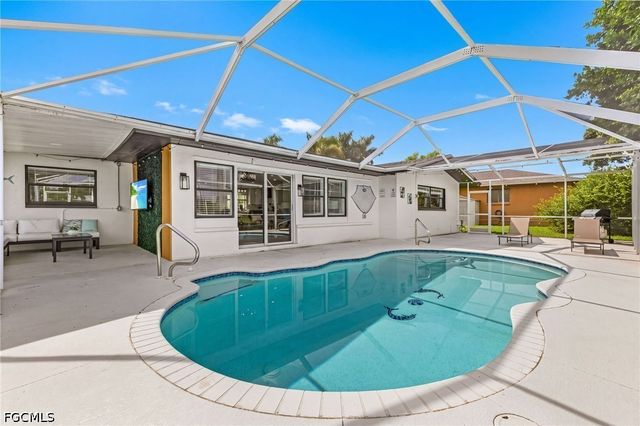 4614 SE 1st PL, Cape Coral, FL 33904