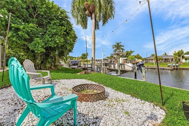 4614 SE 1st PL, Cape Coral, FL 33904