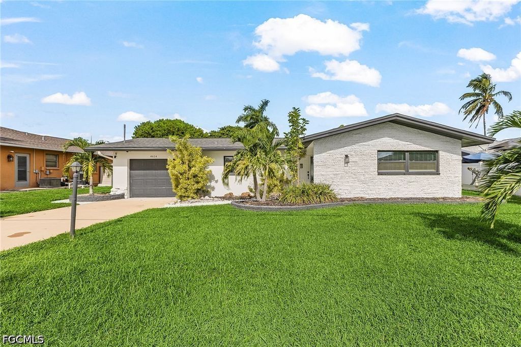 4614 SE 1st PL, Cape Coral, FL 33904