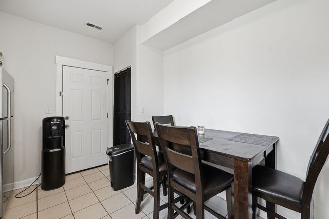 4343 N Sacramento Avenue 2A, Chicago, IL 60618