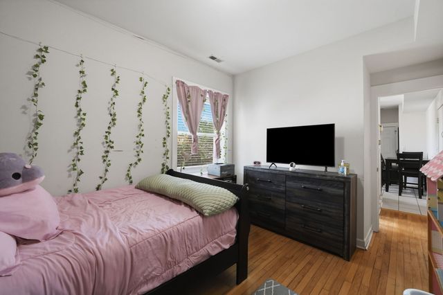 4343 N Sacramento Avenue 2A, Chicago, IL 60618