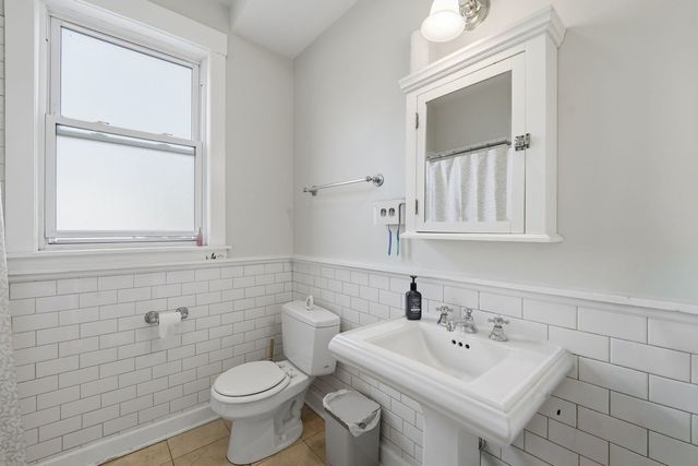 4343 N Sacramento Avenue 2A, Chicago, IL 60618
