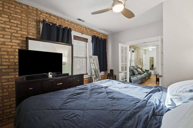 4343 N Sacramento Avenue 2A, Chicago, IL 60618