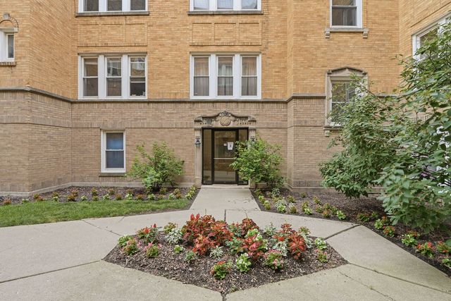 4343 N Sacramento Avenue 2A, Chicago, IL 60618