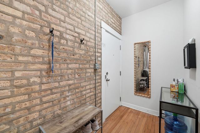 4343 N Sacramento Avenue 2A, Chicago, IL 60618