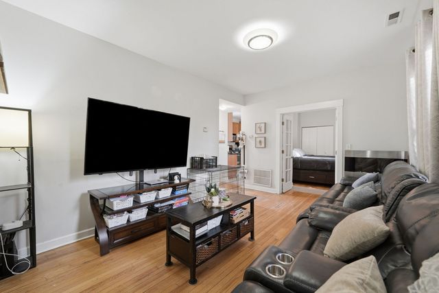 4343 N Sacramento Avenue 2A, Chicago, IL 60618