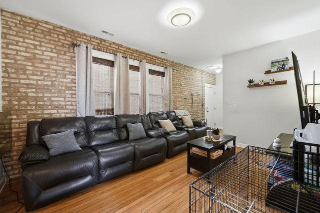 4343 N Sacramento Avenue 2A, Chicago, IL 60618