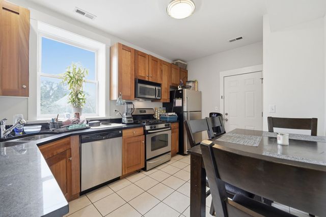 4343 N Sacramento Avenue 2A, Chicago, IL 60618