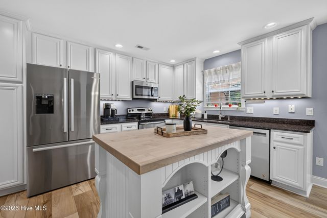 8531 Old Forest Drive NE, Leland, NC 28451