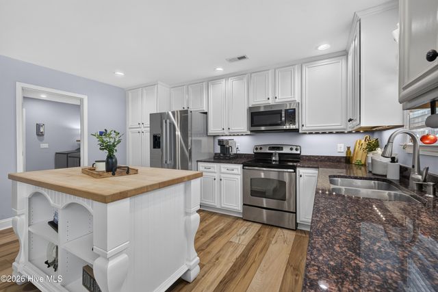 8531 Old Forest Drive NE, Leland, NC 28451