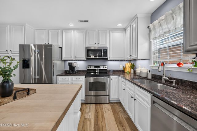 8531 Old Forest Drive NE, Leland, NC 28451