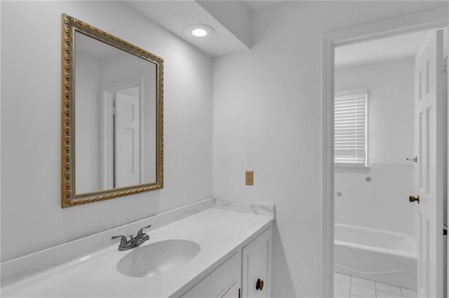 28210 Hedge Lane, Paola, KS 66071