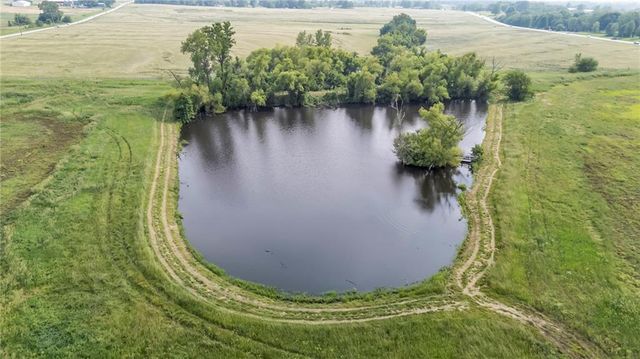 28210 Hedge Lane, Paola, KS 66071