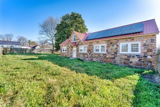 609 S Main Avenue, Lincoln, AR 72744