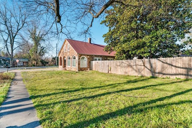 609 S Main Avenue, Lincoln, AR 72744