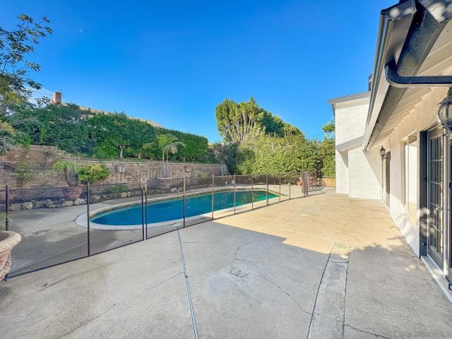 25521 Alisal Ave, Laguna Hills, CA 92653