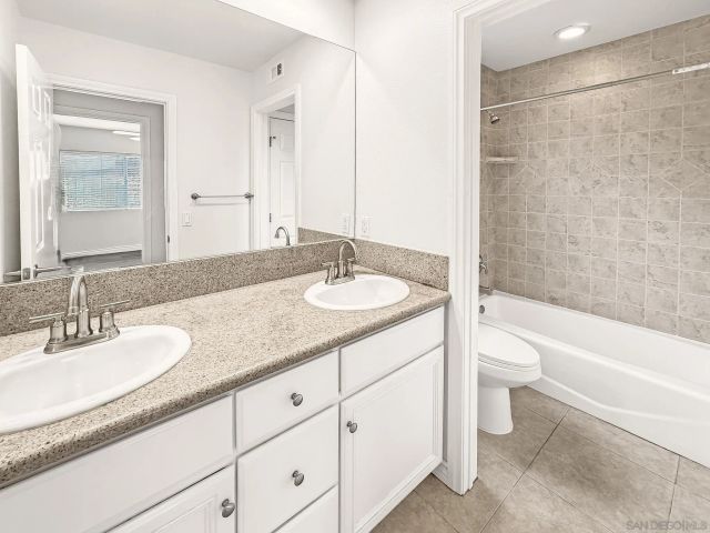 25521 Alisal Ave, Laguna Hills, CA 92653